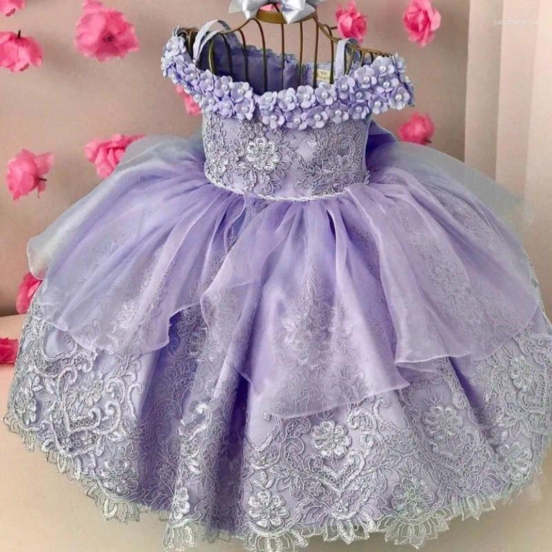 女の子のドレス紫色の花の贅沢なレースチュール結婚式のために大きな弓で腫れを