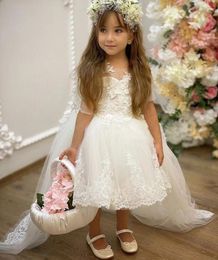 Robes de fille blanc ivoire Appliques fleur Hi-Lo Tulle robe de bal d'invité de mariage enfant perles princesse sainte Communion