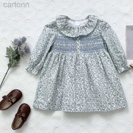 Robes de fille 1-7 ans bébé fille robe à fleurs brodée vêtements de travail avec patch de fleurs pour enfants robe à ourlet plissé bleu robe de princesse douce pour enfants en coton 24323
