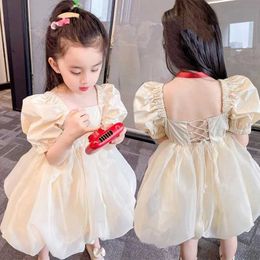 Robes de fille 2024 Nouvelle bébé Girl Guffles Puffis Backless Sexy Summer Robe Childrens Birthday Party Robe Versidos Vêtements Childrens Vêtements D240520