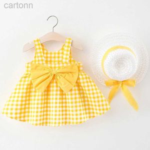 Girl's jurken 2 -stuk zomer peuter meisjes jurken Koreaanse schattige geruite mouwloos katoen grote boog gele jurk+sunhat pasgeboren babykleding bc003 d240425