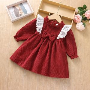 Robes de fille automne née les bébés nés nés en velours côtelé en dentelle en dentelle de galerie à manches longues enfants enfants 2 3 ans 6 9 12 18 mois 221110