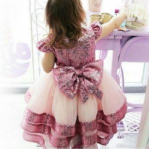 Robes De Fille BlingBling Paillettes Capped Manches Fleur Filles Avec Arc Fête D'anniversaire Robes De Mariée À Niveaux Tulle Pageant Vestidos