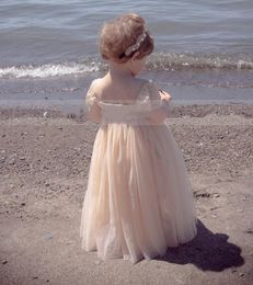 Robes de fille Champagne dentelle tulle longue robe de fille de fleur Cap manches infantile bébé fête d'anniversaire robe d'été tissu