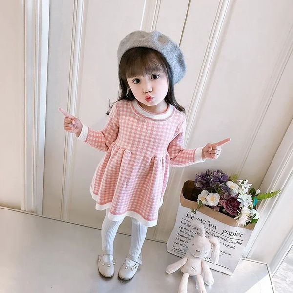 Robes de fille Robe d'automne pour enfants 2023 Nouvelle fille bébé pull tricoté hiver mignon rose robe à carreaux jeunesse haute qualité vêtements de noël 0-6 ans 2312306