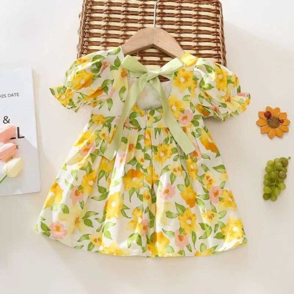 Robes de fille robe pour enfants 2024 robe pour enfants d'été Nouvelle Sweet Big Flower Silk avec arc à manches courtes de style coréen robe de style coréen