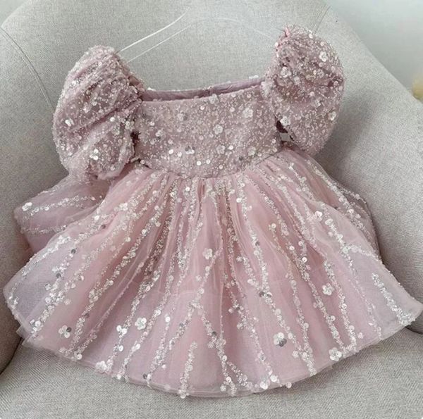 Robes de fille mignon paillettes bébé fille fête d'anniversaire robe genou longueur princesse fleur à manches courtes infantile Tutu 231218
