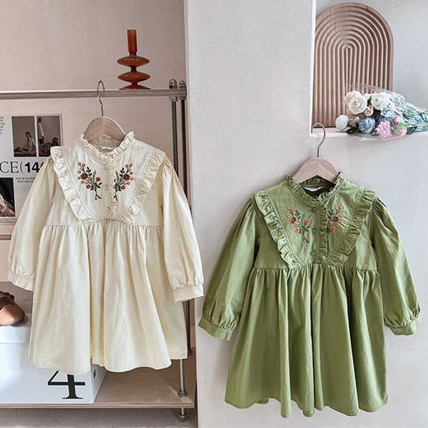 Robes de fille Deer Jonmi 2022 Printemps Style coréen Bébé Filles Princesse Robes Broderie Floral Ruches À Manches Longues Enfants Robe En Coton G230222