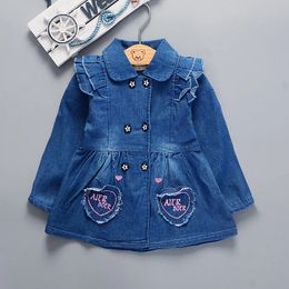 Robes de fille DIIMUU Automne Mode Bébé Filles Vêtements Denim Robe Turn Down Collier Enfants Vêtements Amour Poches Casual Infant Lavé Tops 231211