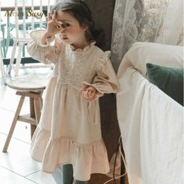 Abiti da ragazza Moda Neonata Abito in cotone Neonato Bambino Bambino Sbuffo floreale Manica lunga Pizzo Vestido Colletto alla coreana Abiti per bambini larghi 2-12YHKD230712