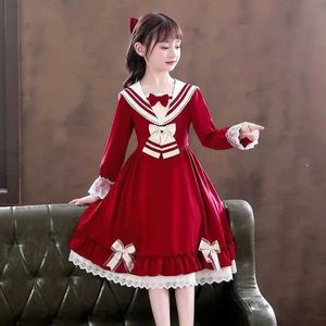 Robes de fille filles habille à la mode 2024 Nouveaux vêtements pour enfants et à la jupe princesse à manches longues de style coréen