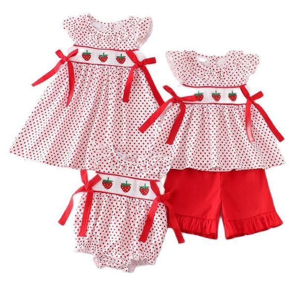 Robes pour filles Girlymax Spring Summber Bébés filles Frères et sœurs Boutique Vêtements pour enfants Dots Milk Silk Smocked Strawberry Dress Romper Shorts set 230728