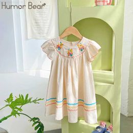 Girl's jurken Humor Bear Girls Nieuwe regenboogbeer borduurjurk zomer vliegende mouwen contrast katoenen rok vestidos casual outfit 2-6yl2404