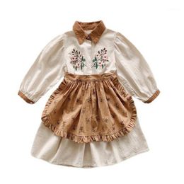 Robes de fille coréen enfants robe brodée tablier deux pièces fleur princesse pour les filles 2022 automne vêtements pour enfants