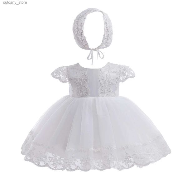 Robes de fille Nouvelle robe de bébé fille avec chapeau dentelle blanche baptême robe de baptême infantile 1 an anniversaire princesse tenue pour formel 0-24M L240311