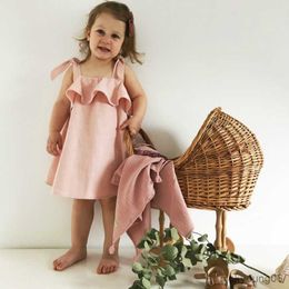 Vestidos de niña Vestido de tirantes de algodón y lino para niña Nueva Moda de verano Sin mangas Con cordones Con volantes Plisado Rosa para niños WT015 R230607