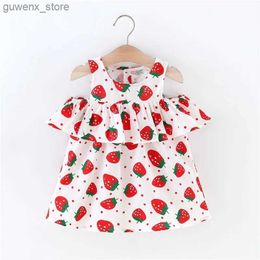 Meisjesjurken Strawberry Print Off Shoulder baby jurk zomer nieuw patroon meisje babyjurk cartoon losse meisjes kinderen kleding y240415