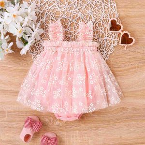 Robes de fille d'été 0 à 1 ans bébé filles confortables cool et belles filles décorées de fleurs jupe licou en filet rose ha robe d240423