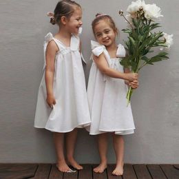 Robes de fille Summer Filles à nœud papillon Bouche à épaule Robe blanche en lin avec doublure 2024 New Flower Boy Loose Party Princess Robe D240520