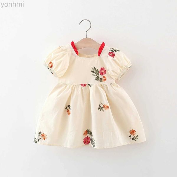 Robes de fille Summer Girls Corée Édition de style Western Robe pleine de fleur brodée Coton Bubble Robe princesse à manches courtes D240419