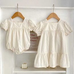 Robes de fille été petite soeur grande soeur assorties tenues broderie jumelles de look nouveau-né le body body bébé fille robe d240515