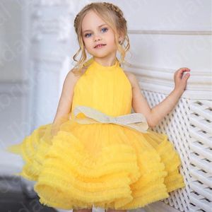 Girl's jurken gele baby slijtage bloemenmeisjes mini lengte kinderen feestjurken halter nek formeel gelaagde rok bowgirl's