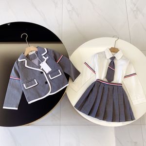 falda de niña ropa de bebé Manga larga 4 piezas conjuntos vestido de niña Diseñador de niños vestidos formales botones de moda marca primavera Otoño Invierno