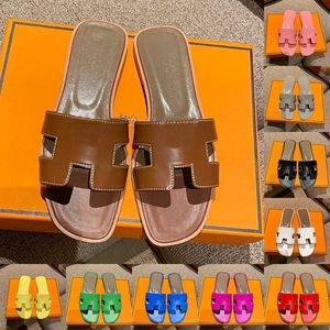 Beroemde designer sandalen dames echte lederen sandaal slippers zwart wit roze bruin licht blauw groen vlakke muilezels sandels vrouw glijbanen zomer luxe klompen zand