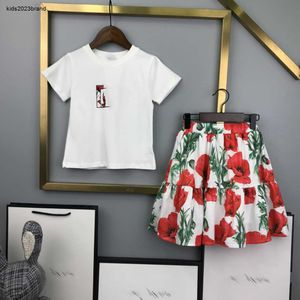 Fille Tracksuit Designer Kids Vêtements Baby Robe Cost Taille 90-150 cm 2pcs Lettre imprimé T-shirt et jupe courte imprimée à fleurs juin12