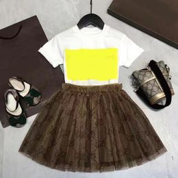 Meisje westerse stijl zomer nieuwe mesh pluizige rok meisje baby midden en grote kinderen katoenen T-shirt set high-end mode