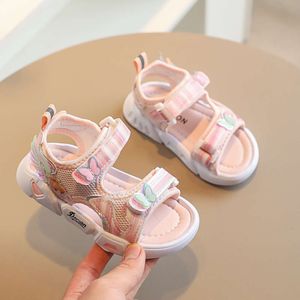 Meisjes 2022 Zomer Nieuwe stijl Vlinder Ademend gaas Zachte zool PVC Princess Flat Shoes Baby Girl Sport Beach Sandals L2405