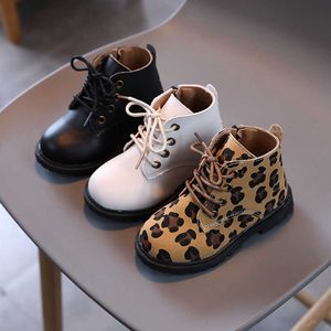 Meisjes en jongens Herfst Martin Laarzen Kinderprinses Korte Laarzen Baby Leopard Single Leren Laarzen 210713