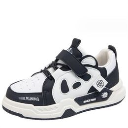 Meisjes en jongens Modieuze sport Nieuwe 2024 Superieure PU lederen sneakers Jongens Casual schoenen Trend Temperament Gemengde kleuren Kindersport