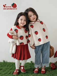 Ensemble d'automne pour filles, chemise à revers pour enfants, pull brodé de petites fraises, Cardigan, gilet, 240306