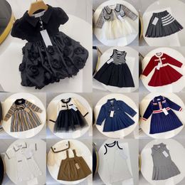 Niños pequeños Ropa de diseñador 2t Niñas Bebé Niños Vestido Conjuntos de falda Conjuntos de ropa infantil de algodón Tamaños 90-160 W3ne #