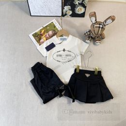 Girls Boys Designer Sets voor kinderbrief Gedrukte korte mouw T-shirt Triangle geplooide rok 2 van de zomer Kinderen Casual Outfits Z7682