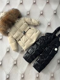 Filles garçons hiver deux pièces ensembles tenues vers le bas manteaux à capuche en fourrure avec pantalon à bretelles mode chaud véritable fourrure d'animal à capuche manteau fille garçon ensemble vestes de créateurs