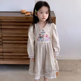 Mädchen Charakter Stickerei Kleider Kinder Streifen V-Ausschnitt Langarm Plissee Kleid 2024 Frühling Kinder Prinzessin Kleidung Z6539