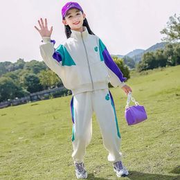 Vêtements de girls Baseball Cost Set Spring and Automn Ventes Kids Fashion Splicing Zipper Tops Pantalon Sports Suit Piece 3-15Y 240328