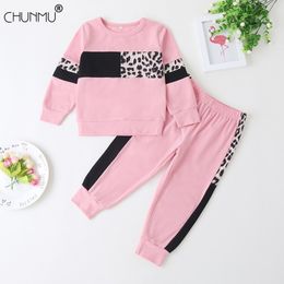 Mädchen Kleidung Anzug Frühling Herbst Kleinkind Mädchen Kleidung Kinder Sets Herz Form Bohrer Leopard Top Hosen 2 stücke Anzüge 210508