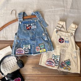 DD Style Girls Denim Suspender Jurk Kids Letter Badge Patch Borduurwerk Corduroy Dress 2024 Lente kinderen Kleding Z7306