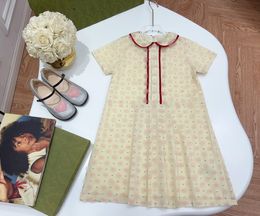 Meisjes Designer -jurken Preppy Style Kinderletter Gedrukte poppen Dop Rapel Korte mouw Ploeged Dress Summer Children Princess Clothing Z7958