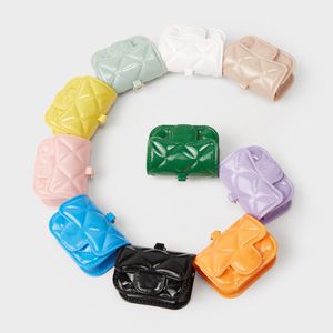 Meisjes Designer Jelly Handtassen Purse Pvc Candy Color Kids Bluetooth -hoofdtelefoonzak Persoonlijkheid Schattige kinderen Letter Casual Mini Chain Wallet F846