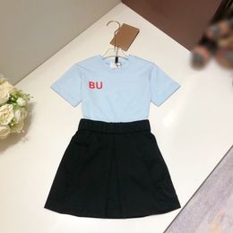 Vestidos para niñas Conjuntos de ropa de manga corta a cuadros para niños Diseñador de rayas Camisetas plisadas Falda Niños Jóvenes Ropa casual Camisetas para niños grandes Blanco Azul Negro Tops