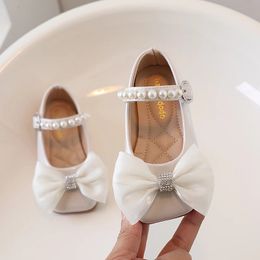 Filles fleur chaussures de mariage pour bébé enfants appartements chaîne perle Mary Jane princesse chaussures perle sangle robe chaussures danse fête enfant en bas âge 240125