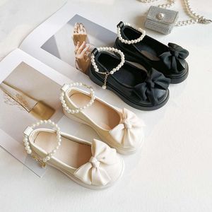 Girls Leather For Wedding Party 2023 Early Autumn Gloednieuwe Kids Flats Pearls Ankle Strap Chic Sweet Princess School Shoes L2405 L2405