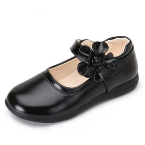 Meisjes lederen schoenen voor kinderen trouwjurk Princess School Kinderen Zomer Bowknot Black Student Sandalen Koreaanse mode 240416