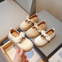 Chaussures en cuir filles printemps automne bébé filles bow fashion princesse kids chaussures de style coréen petit enfants mary janes pu 240416