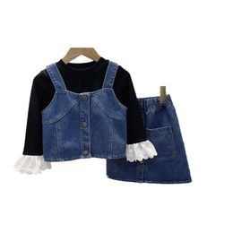 2024 Spring Nieuwe Girls Denim Suit manchet Kant Korte met lange mouwen Basis shirt Korte baby driedelige set Q240408