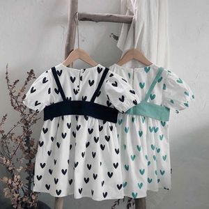 Filles Love Print Robe Été 2-8T Enfants Vêtements mignons Enfants Deux pièces Été Style occidental Robes de princesse coréenne Q0716